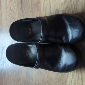 Dansko black leather XP 2.0